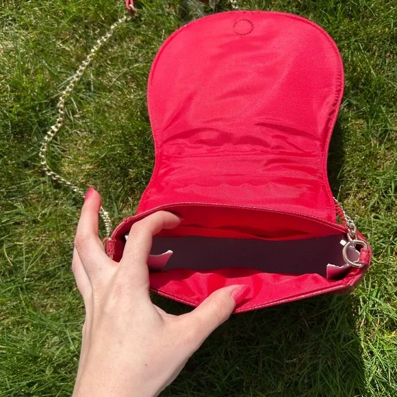 NWOT Disney Descendants Red And Gold Sword Purse - Picture 3 of 3